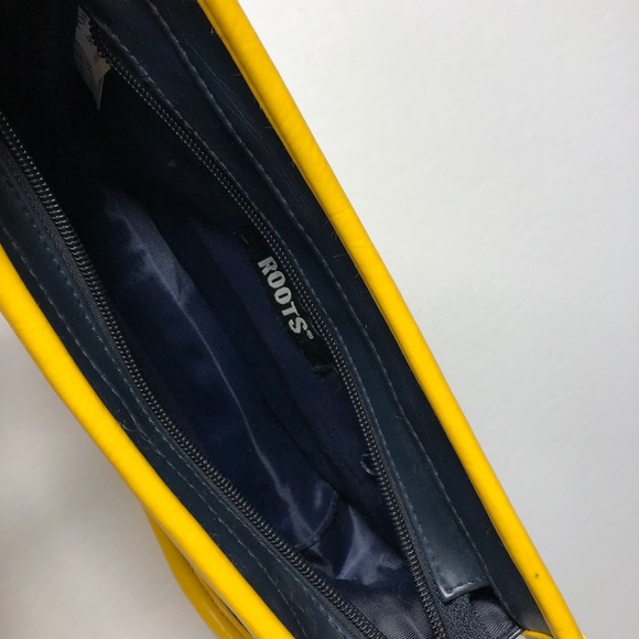 Roots Atheltic Baguette mini purse - Picture 3 of 3